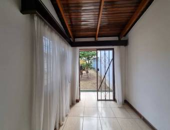  Sale of house with large patio. Llorente Tibas. Las Dalias Urbanization Description