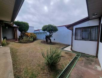  Sale of house with large patio. Llorente Tibas. Las Dalias Urbanization Description