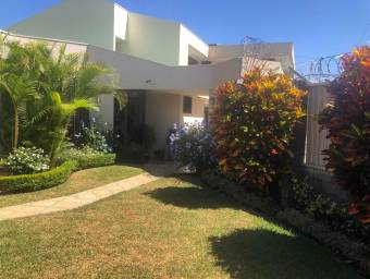 Casa en venta en Belén, Heredia. RAH 22-1631