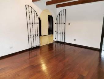 Casa en venta en Escazú, San José. RAH 22-155