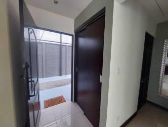 Casa en Venta en San Isidro, Heredia MLS #23-1154 CL