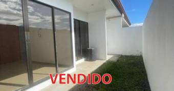 Venta de casa en condominio con piscinas, Alajuela