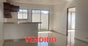 Venta de casa en condominio con piscinas, Alajuela