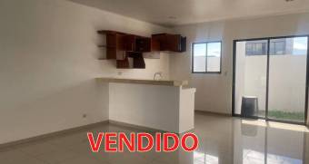 Venta de casa en condominio con piscinas, Alajuela