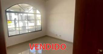 Venta de casa en condominio con piscinas, Alajuela