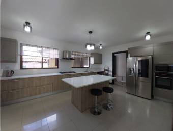 SE VENDE CASA, CURRIDABAT, ALTAMONTE