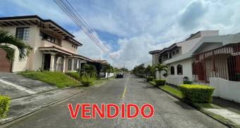 Venta de lote  en residencial, frente Auto Mercado, Alajuela 