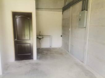 EN VENTA BELLA CASA, EN URBANISMO PRIVADO. MUY CÓMODA Y SEGURA.   CG #23-2378.