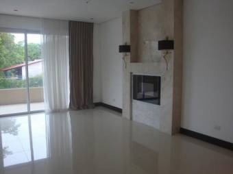 OPORTUNIDAD DE ADQUIRIR BELLO Y EXCLUSIVO APARTAMENTO EN SANTA ANA.  CG #23-2455.