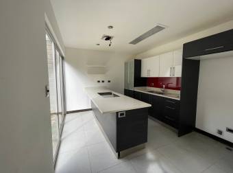 Venta de casa ubicada en San José, Santa Ana, Piedades