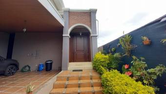 Casa en Venta en Oreamuno, Cartago. RAH 22-1556