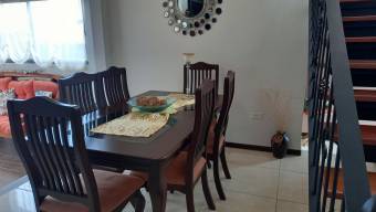 Casa en Venta en Oreamuno, Cartago. RAH 22-1556