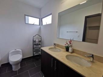 Casa en Venta en Mora, San José. RAH 23-400