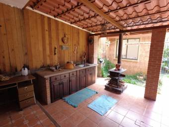 Se alquila espaciosa casa con patio grande de 80m2 en San Pablo de Heredia 23-2547