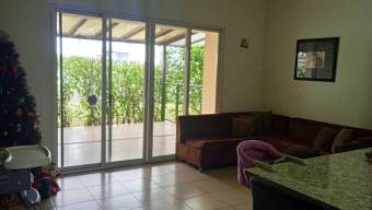 Se vende espaciosa casa con gran patio de mas de 100m2 en San Rafael de alajuela 23-1755