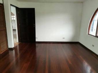 Se alquila espaciosa casa con gran jardin y terrazas en San Rafael de Alajuela 23-2568