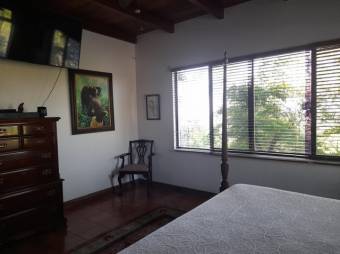 Se vende hermosa casa de montaña con gran terraza y jardín en Orotina de Alajuela 23-2570 