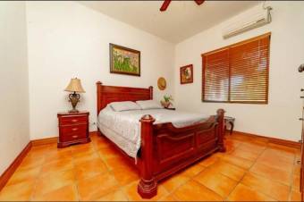 Se vende hermosa casa de montaña con gran terraza y jardín en Orotina de Alajuela 23-2570 