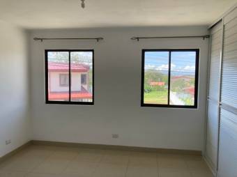 Se vende hermosa casa con gran patio y terraza en Guácima de Alajuela 23-2582