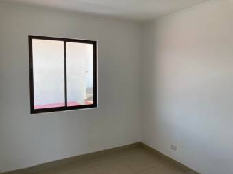 Se vende hermosa casa con gran patio y terraza en Guácima de Alajuela 23-2582