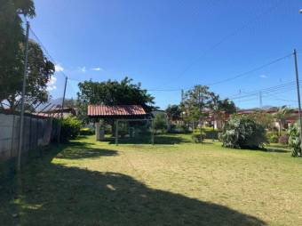 Se vende hermosa casa con gran patio y terraza en Guácima de Alajuela