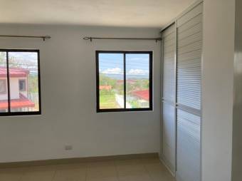 Se vende hermosa casa con gran patio y terraza en Guácima de Alajuela