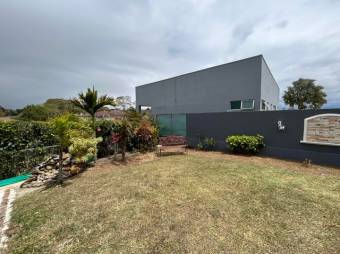 Se vende hermosa casa moderna de mas de 700m2 de lote en San Isidro de Heredia 23-2591