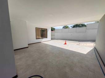 Se alquila casa con jardín y acabados modernos en Mora de San José 23-2632