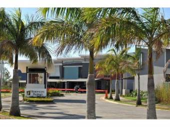 Se alquila hermosa y espaciosa casa con gran patio y piscina en San Rafael de Heredia 23-2615