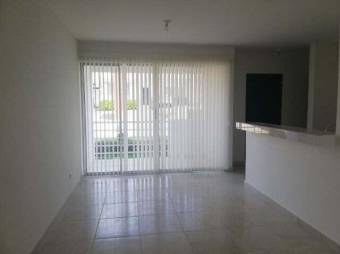 Se alquila apartamento con gran zona verde y piscina en San Antonio de Alajuela 23-2390