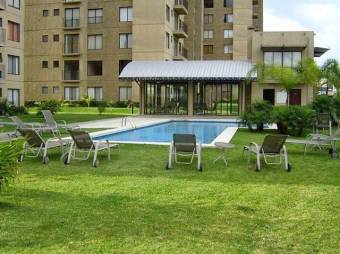 Se alquila apartamento amueblado con piscina y gran terraza en Mata Redonde de San José 23-2234