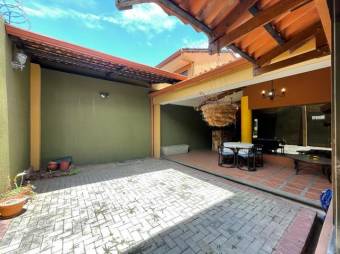 Casa en venta en Flores, Heredia. RAH 23-471