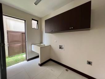 Casa en Venta en San Isidro, Heredia. RAH 23-1170