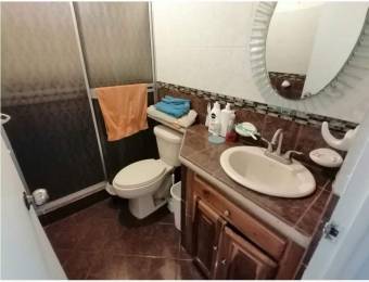 Se vende hermosa casa con 4 cuartos en Tibas 