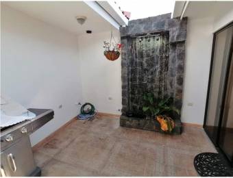 Se vende hermosa casa con 4 cuartos en Tibas 