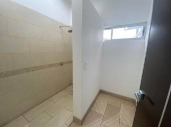 Se vende moderna casa con terraza y piscina en Colón de Mora 23-2593