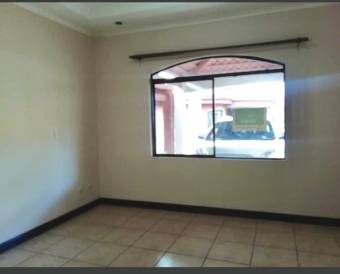 Se vende hermosa casa con gran zona verde y piscina en San Francisco de Heredia 23-1232