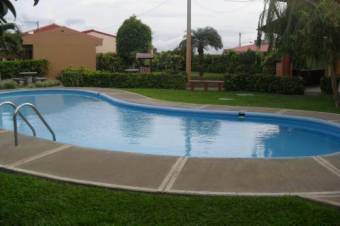 Se vende hermosa casa con gran zona verde y piscina en San Francisco de Heredia 23-1232