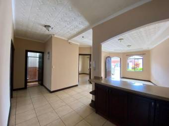 Se vende hermosa casa con gran zona verde y piscina en San Francisco de Heredia 23-1232