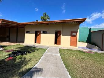 Se vende espaciosa casa con terraza y piscina en San Francisco de Heredia 23-1910