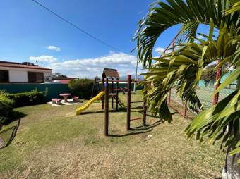 Se vende espaciosa casa con terraza y piscina en San Francisco de Heredia 23-1910