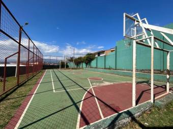 Se vende espaciosa casa con terraza y piscina en San Francisco de Heredia 23-1910