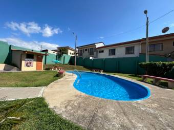 Se vende espaciosa casa con terraza y piscina en San Francisco de Heredia 23-1910