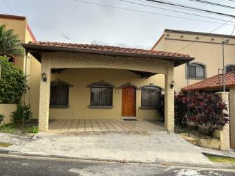 Se vende casa con terraza y piscina en San Francisco de Heredia 23-1923