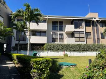 Se alquila hermoso apartamento con terraza y piscina en Santa Ana de San José 23-937