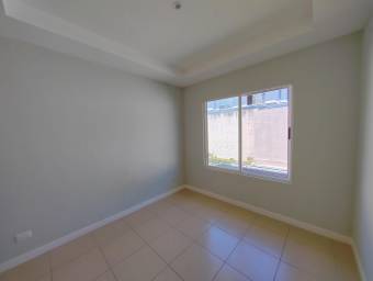 Casa en Venta en Santa Ana, San José. RAH 23-2537