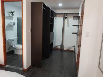 Se vende espacioso apartamento con terraza en San Francisco de San José 23-1654