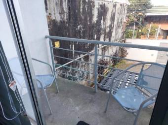 Se vende espacioso apartamento con terraza en San Francisco de San José 23-1654