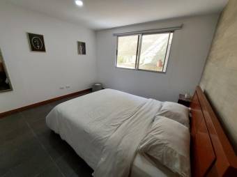 Se vende espacioso apartamento con terraza en San Francisco de San José 23-1654