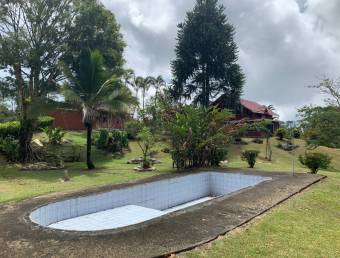 Se vende linda propiedad en Alto Varas, Turrialba, Cartago. 